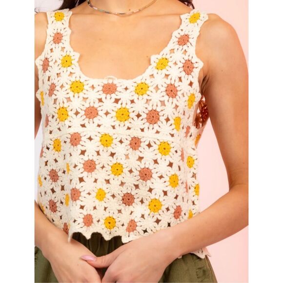 NEW IN Women’s White Yellow Rust Sleeveless Crochet Daisy Crop Tank Top Size M / - Picture 2 of 8
